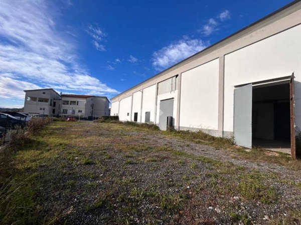 locale commerciale in affitto a Santo Stefano di Magra