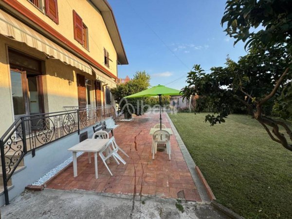 casa indipendente in affitto a Santo Stefano di Magra
