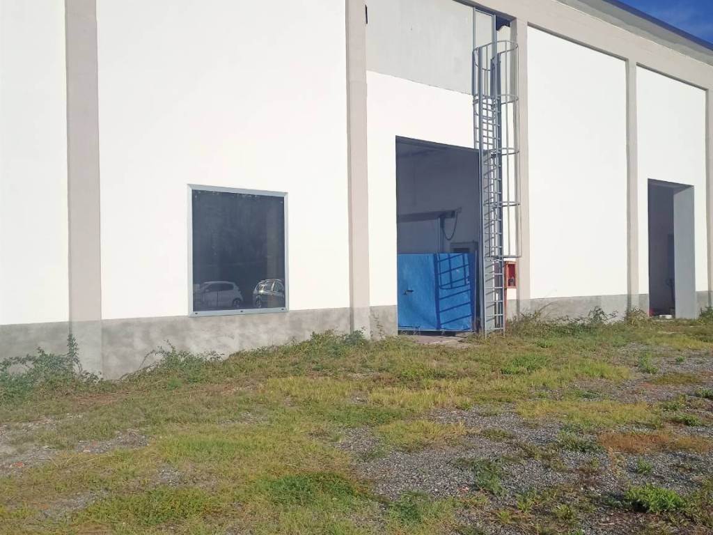 locale commerciale in affitto a Santo Stefano di Magra