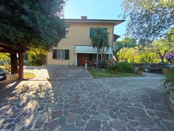 casa indipendente in affitto a Santo Stefano di Magra