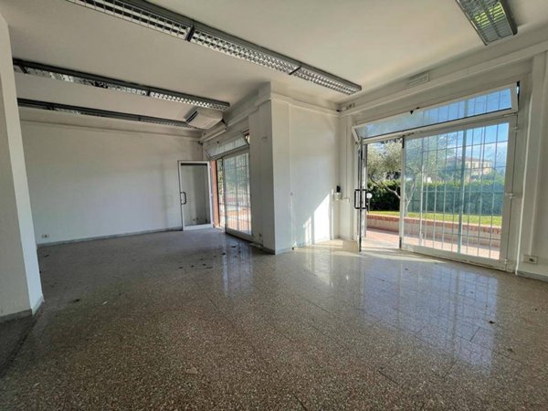 negozio in affitto a Sarzana
