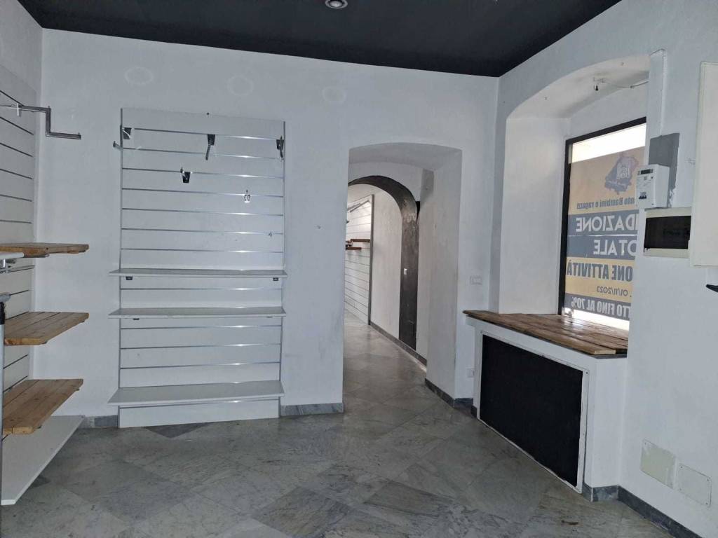 locale commerciale in affitto a Sarzana
