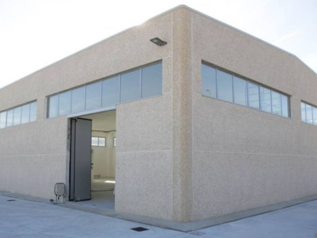 locale commerciale in affitto a Sarzana
