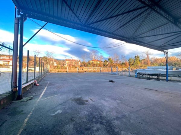 locale commerciale in affitto a Sarzana
