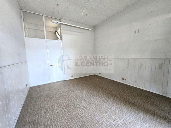 locale commerciale in affitto a Sarzana