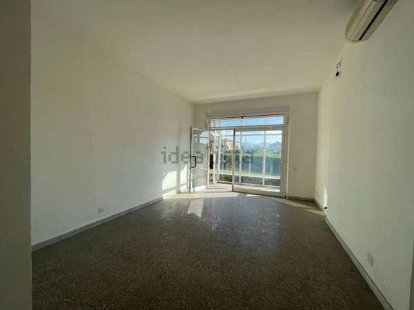 locale commerciale in affitto a Sarzana