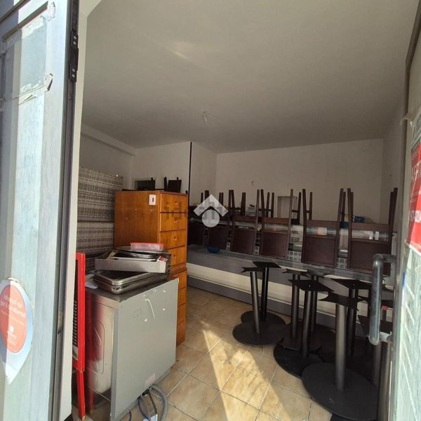 locale commerciale in affitto a Sarzana