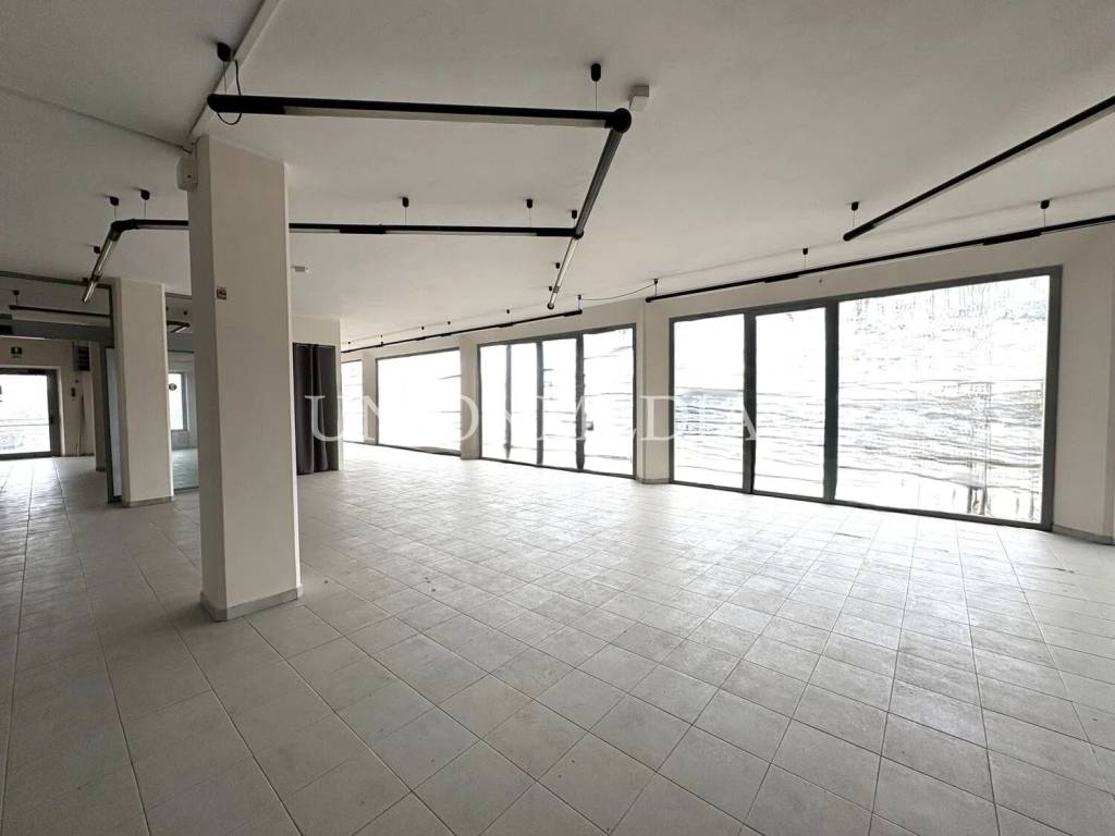 locale commerciale in affitto a Sarzana
