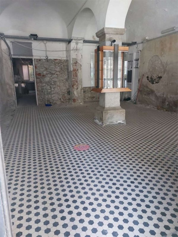 negozio in affitto a Sarzana