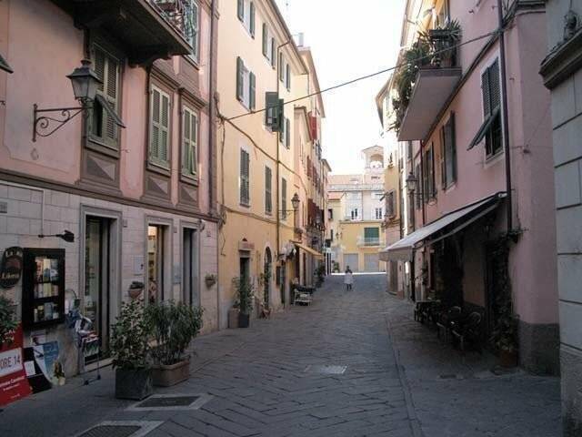 negozio in affitto a Sarzana