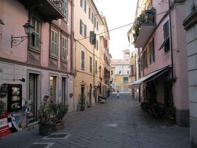 negozio in affitto a Sarzana