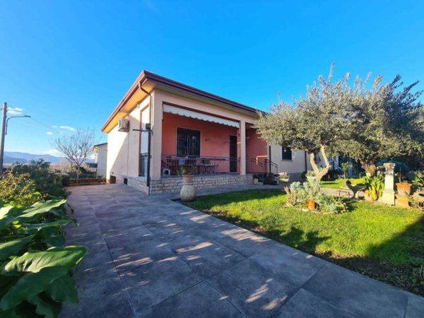 casa indipendente in affitto a Sarzana