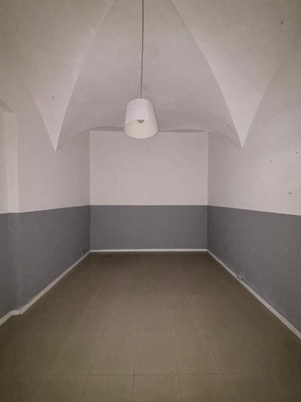 locale commerciale in affitto a Sarzana