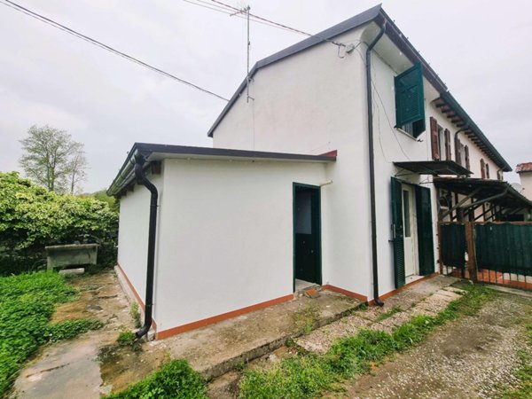 casa indipendente in affitto a Sarzana