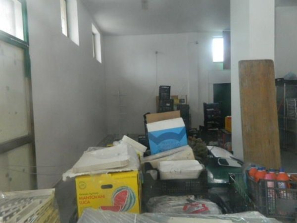 locale commerciale in affitto a Sarzana