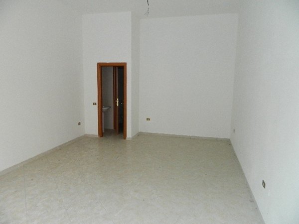 locale commerciale in affitto a Sarzana