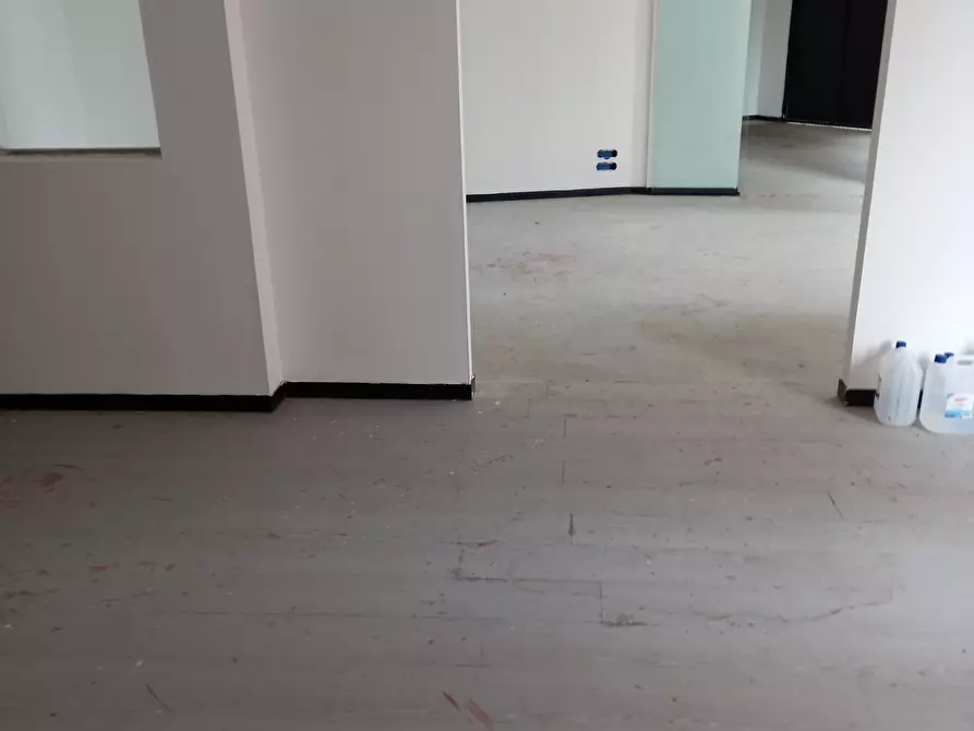 locale commerciale in affitto a Sarzana