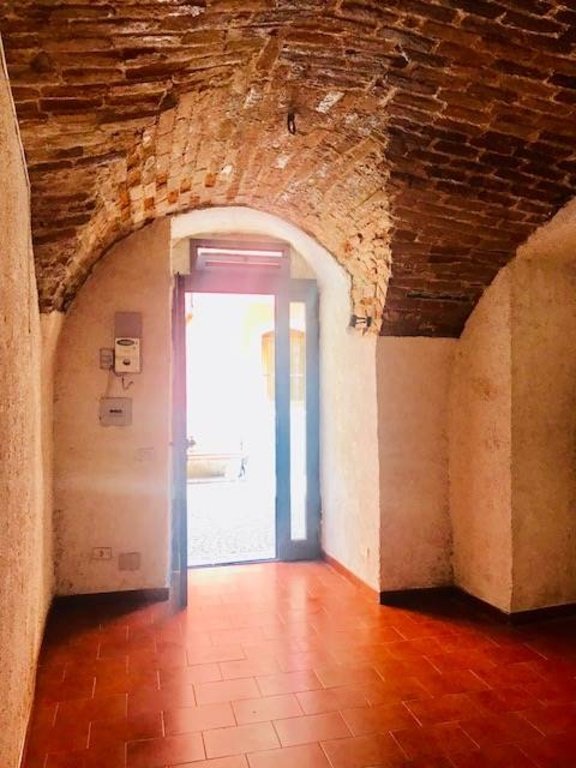 locale commerciale in affitto a Sarzana
