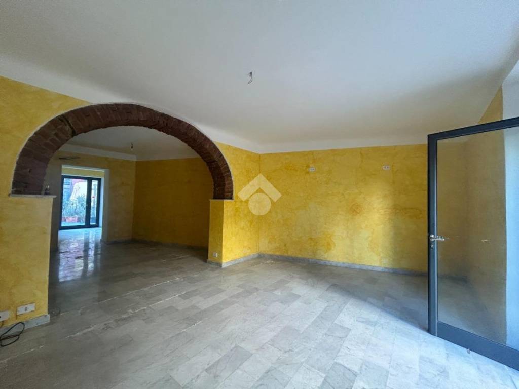 negozio in affitto a Sarzana