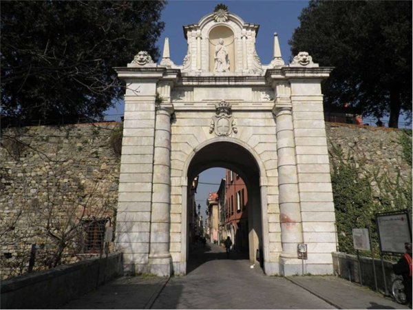 negozio in affitto a Sarzana