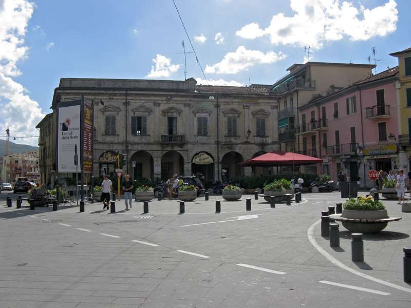 negozio in affitto a Sarzana