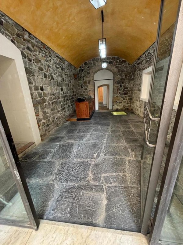 locale commerciale in affitto a Sarzana