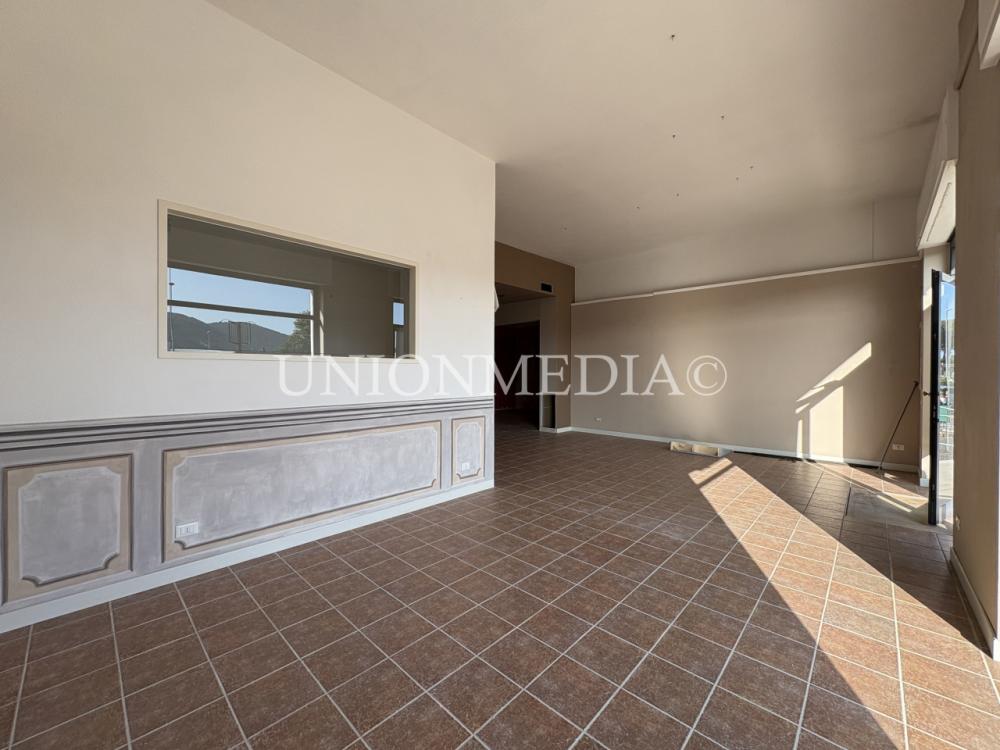 locale commerciale in affitto a Sarzana
