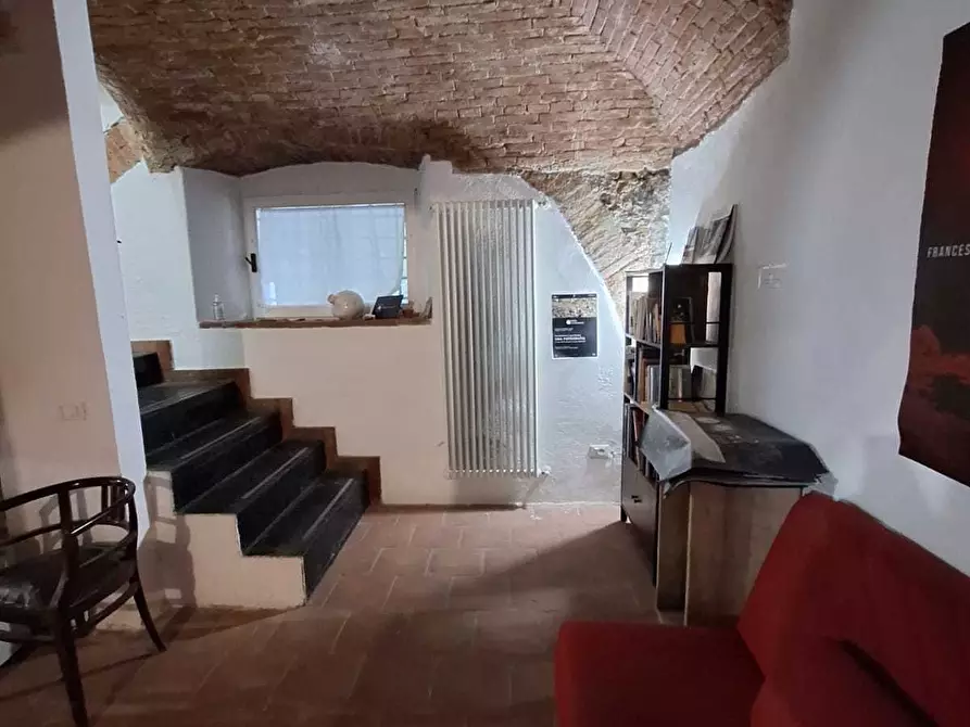 locale commerciale in affitto a Sarzana