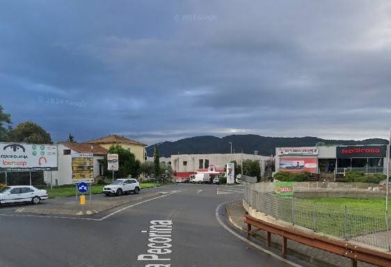 locale commerciale in affitto a Sarzana