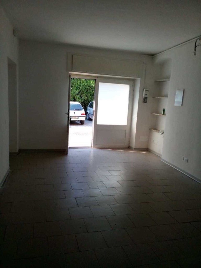 negozio in affitto a Sarzana