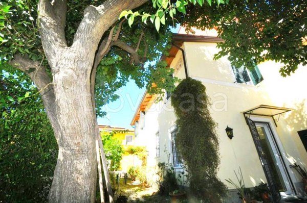 casa indipendente in affitto a Sarzana