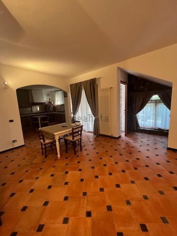 casa indipendente in affitto a Sarzana