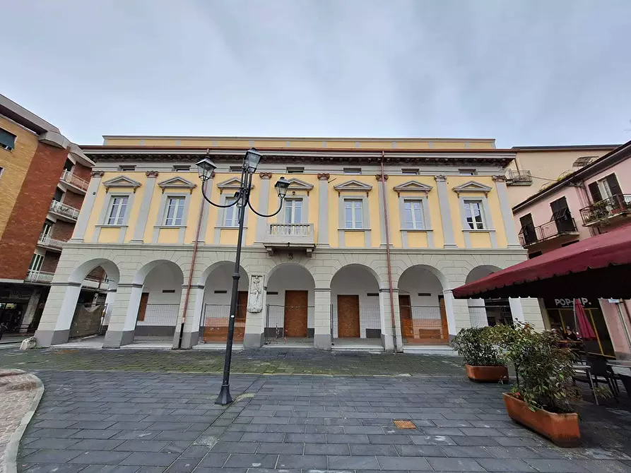 locale commerciale in affitto a Sarzana