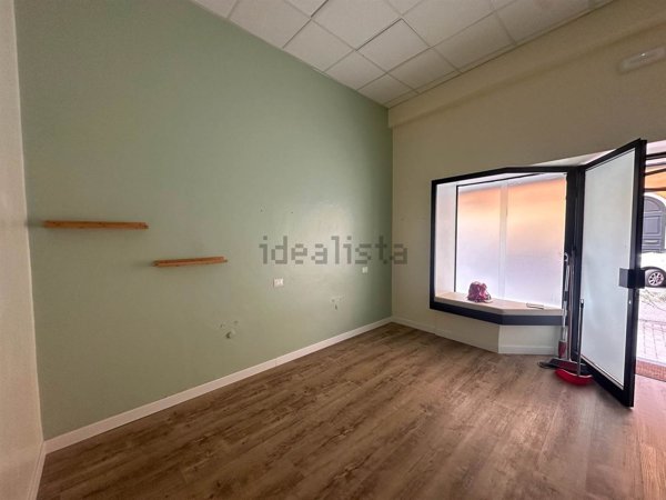 locale commerciale in affitto a Sarzana