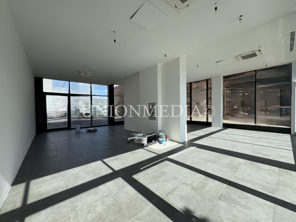 locale commerciale in affitto a Sarzana