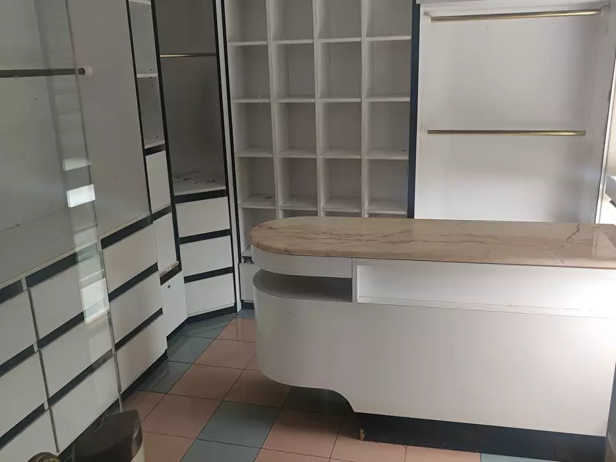 locale commerciale in affitto a Sarzana