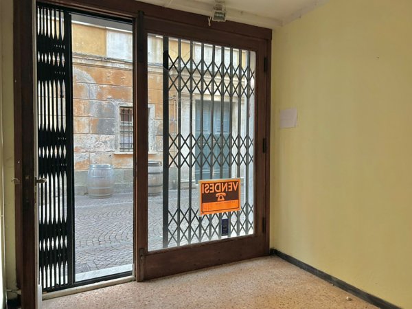 locale commerciale in affitto a Sarzana