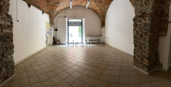 locale commerciale in affitto a Sarzana