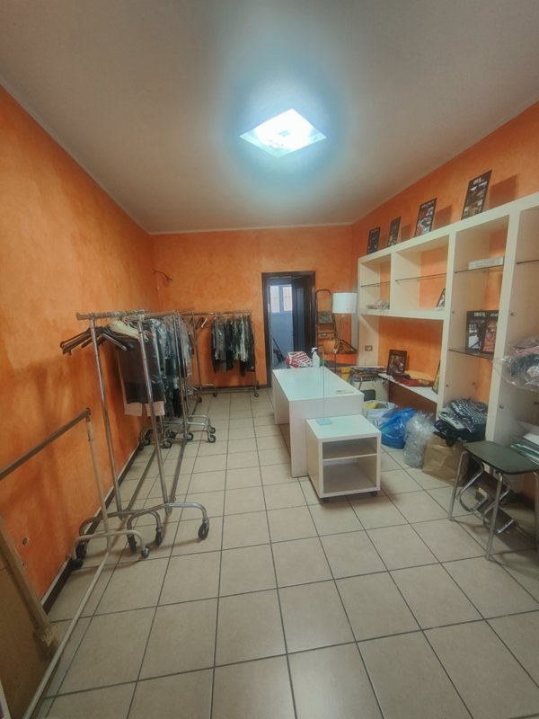 locale commerciale in affitto a Sarzana