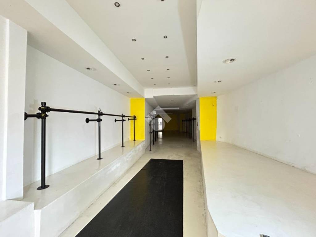 negozio in affitto a Sarzana