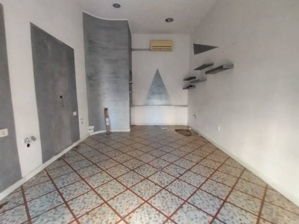 negozio in affitto a Sarzana