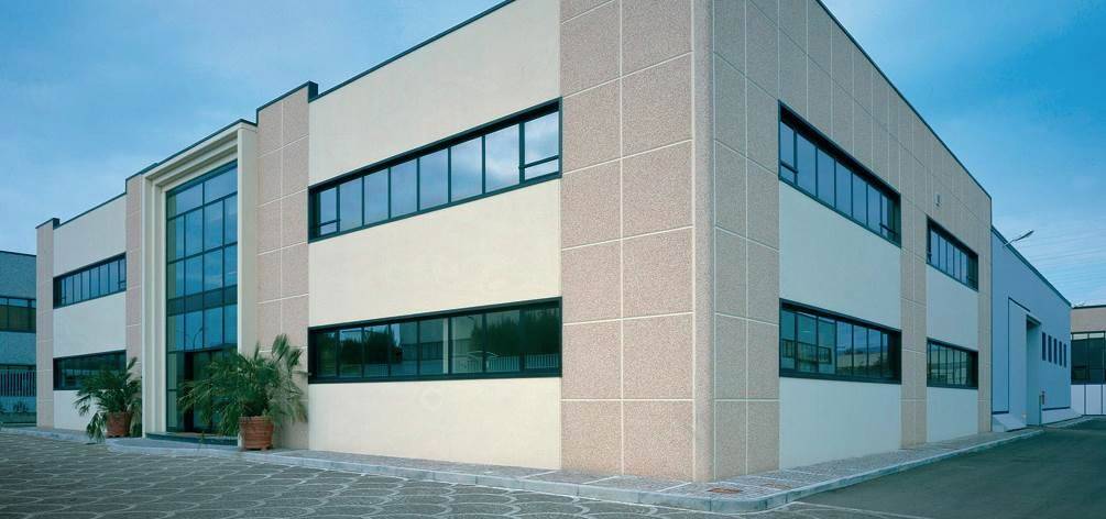 locale commerciale in affitto a Sarzana