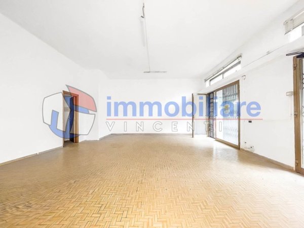 negozio in affitto a Sarzana in zona Falcinello