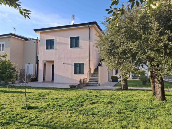 appartamento in affitto a Sarzana in zona Falcinello