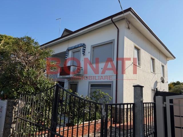 appartamento in affitto a Sarzana in zona Marinella di Sarzana