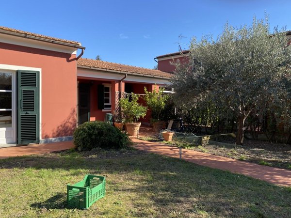 casa indipendente in affitto a Sarzana