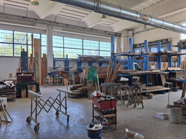 locale commerciale in affitto a Sarzana