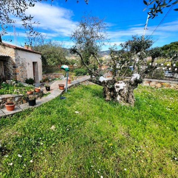 casa indipendente in affitto a Sarzana