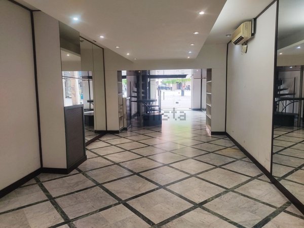 locale commerciale in affitto a Sarzana