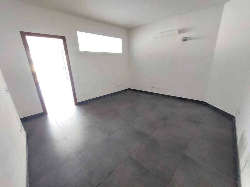 locale commerciale in affitto a Sarzana